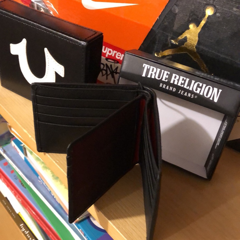 TRUE RELIGION-men’s black ‘FORBES’ leather wallet - Picture 3 of 8